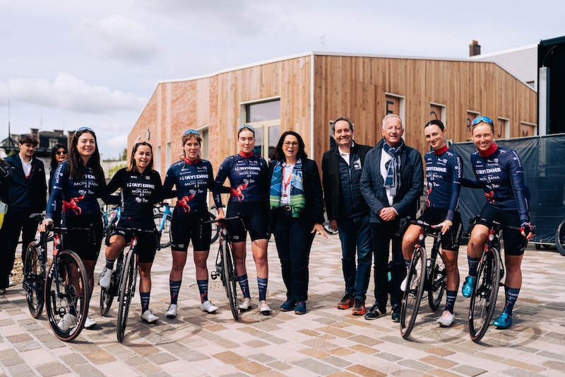 ウィンスペース T1600 ブエルタレッド