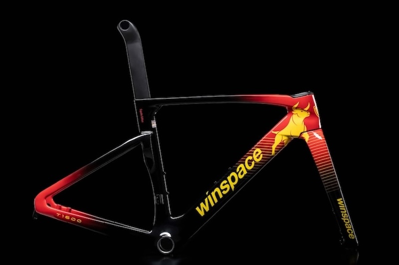 ウィンスペース T1600 ブエルタレッド