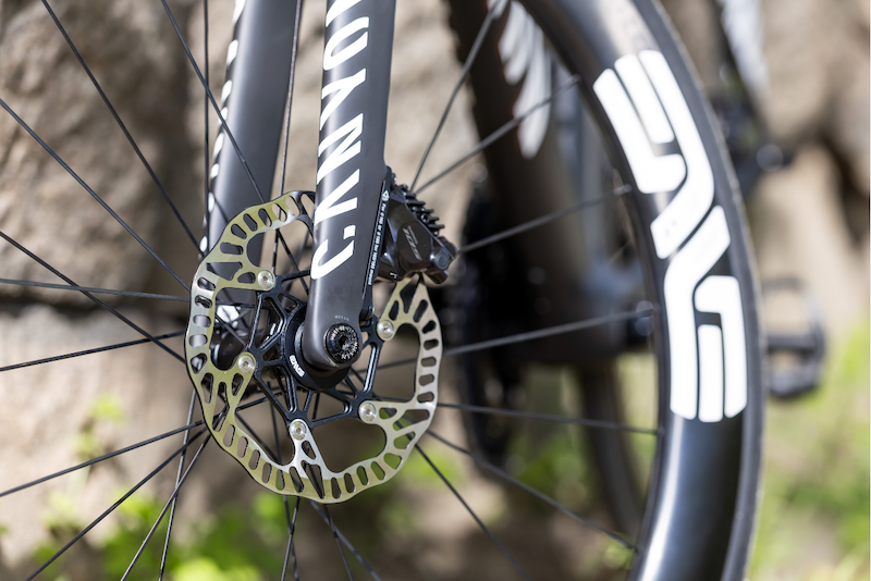 キャニオン・アルティメットCFR ENVE