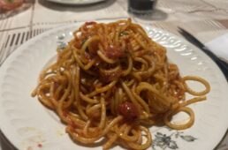 トマトソースのパスタ