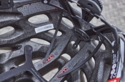 ヘッドレストのアジャスターアーム