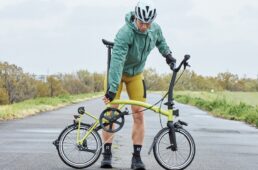 車体後部を内側へ