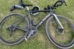 オフロードのタイヤを履いたいつものロードバイク