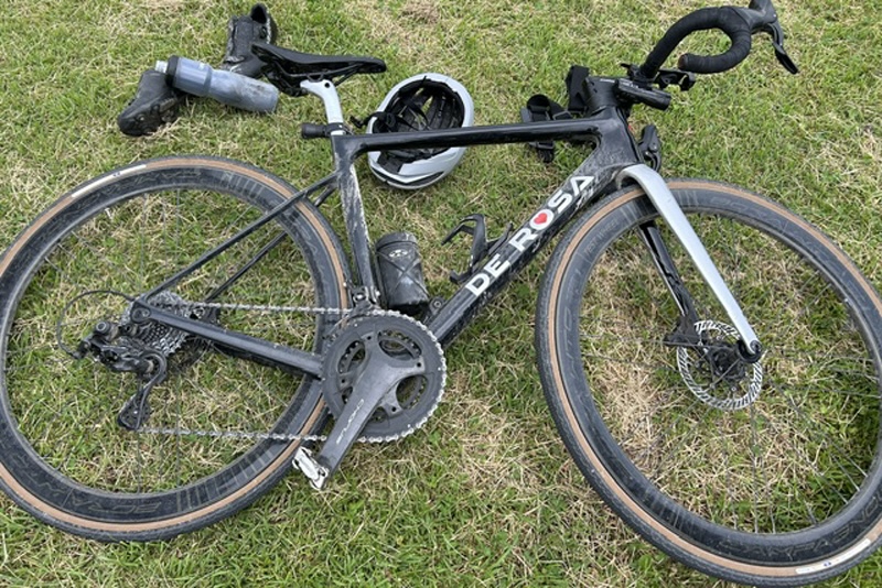 オフロードのタイヤを履いたいつものロードバイク