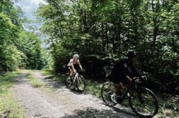 カズさんにライン取りを教わる猪野さん