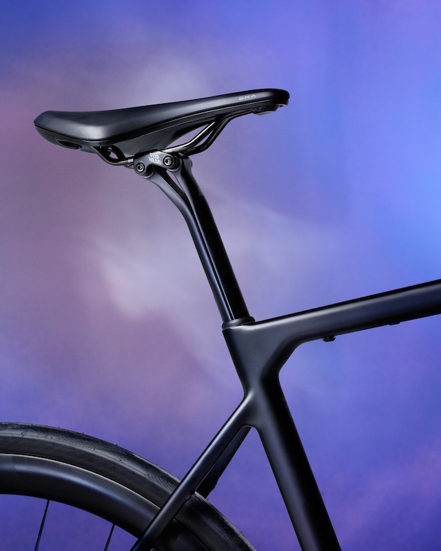 キャニオン エンデュレース CF SLX/CF