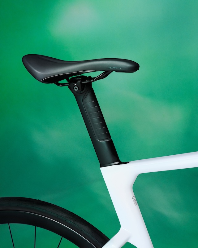 キャニオン エンデュレース CF SLX/CF