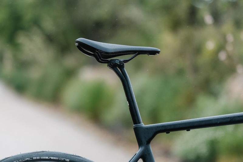 キャニオン エンデュレース CF SLX/CF