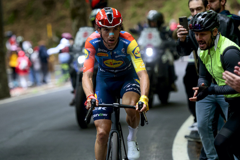 値下げ❗️ジロデイタリア2005 stage9 出走者サイン ジロ・デ・イタリア2026 頂上ゴールの第9ステージはヴィンゲゴーが区間