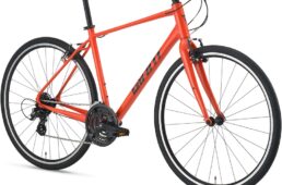 ジャイアント「エスケープ R3／Rディスク」がフルモデルチェンジ