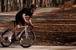 MTB用のロングパンツ。写真はスペシャライズドの「トレイルパンツ」（1