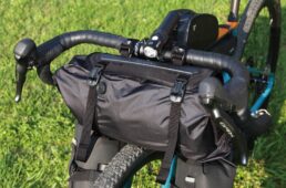 バイクパッキング入門 トピークが叶える！ グラベルバイクの旅する装い