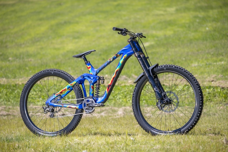ダウンヒルバイクってどうなの？ 乗ってみて分かった衝撃の事実【MTB