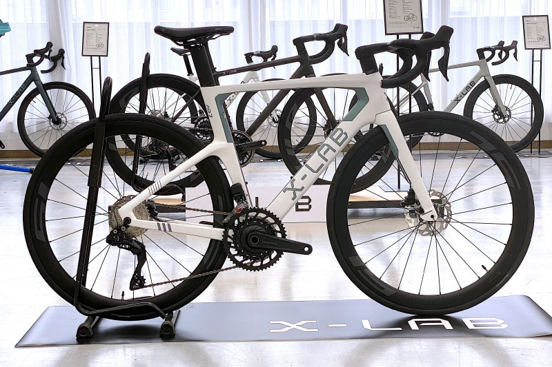 電動コンポ・ホイールまでカーボン・パワメ付きで完成車50万円!? X-LAB