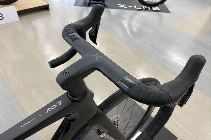 電動コンポ・ホイールまでカーボン・パワメ付きで完成車50万円!? X-LAB