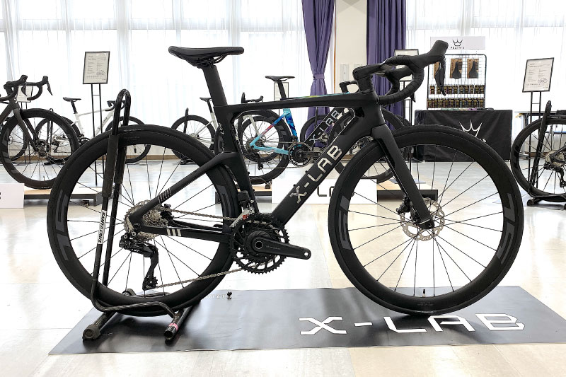 電動コンポ・ホイールまでカーボン・パワメ付きで完成車50万円!? X-LAB
